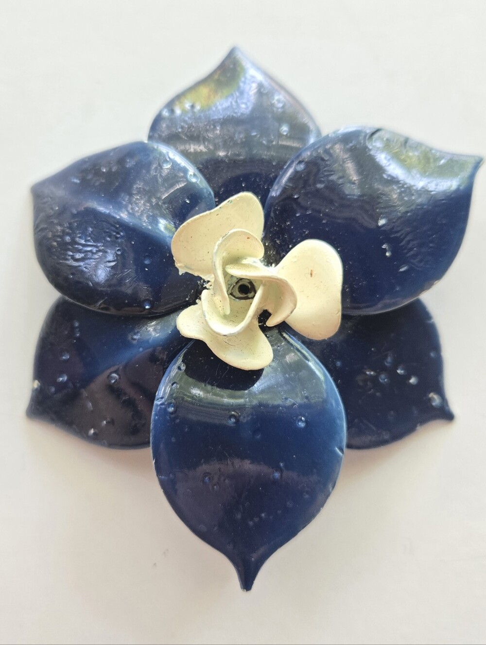 Vintage Mid Century Molded Acetate & Metal Enamel Flower Brooch Blue & White